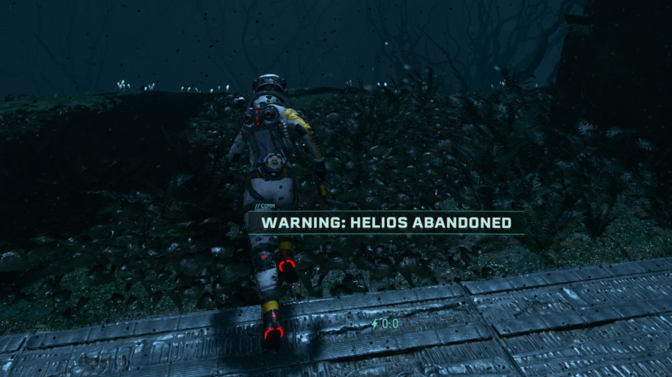 The player running, with an alert that reads "WARNING: HELIOS ABANDONED"